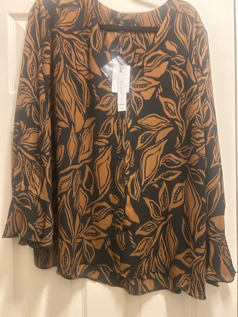 NWT- Women’s TTahari Woven Button-Front Blouse in Black & Camel. Size 3X